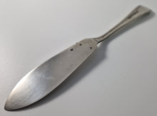 Load image into Gallery viewer, Vintage Sheffield silver plated butter / spreading knife Marked SSP Ltd A

