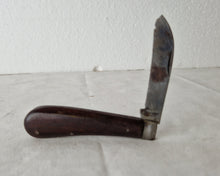 Load image into Gallery viewer, Vintage Wooden Handle Warranted Quality Pruner Pocket Knife
