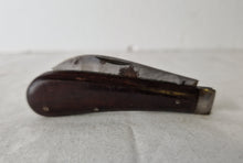 Load image into Gallery viewer, Vintage Wooden Handle Warranted Quality Pruner Pocket Knife
