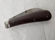 Load image into Gallery viewer, Vintage Wooden Handle Warranted Quality Pruner Pocket Knife
