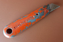Load image into Gallery viewer, Vintage Red HANDLE Stanley Knife 199A - for Craft Work in Good Condition
