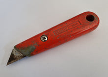Load image into Gallery viewer, Vintage Red HANDLE Stanley Knife 199A - for Craft Work in Good Condition
