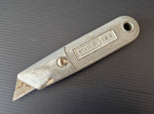 Load image into Gallery viewer, Vintage Grey HANDLE Stanley Knife 199  - for Craft Work in Good Condition
