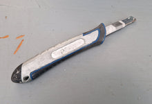 Load image into Gallery viewer, Heavy-Duty Trimming Knife - Retractable Snap-Off Blue Black Colour
