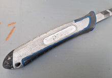 Load image into Gallery viewer, Heavy-Duty Trimming Knife - Retractable Snap-Off Blue Black Colour
