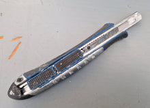 Load image into Gallery viewer, Heavy-Duty Trimming Knife - Retractable Snap-Off Blue Black Colour
