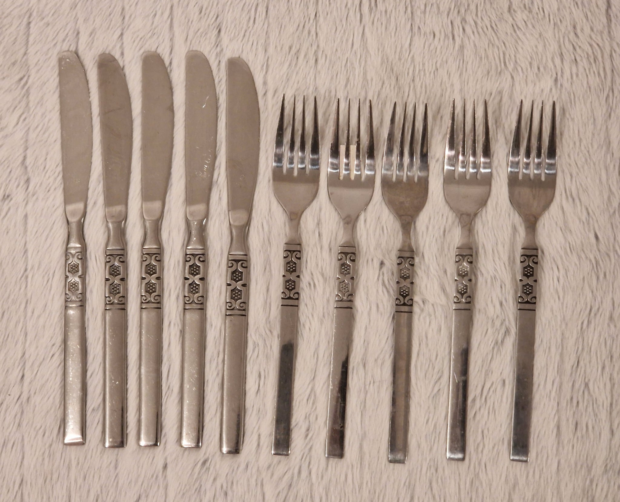 Northland Artistic Stainless Flatware Lot Oneida Knives and