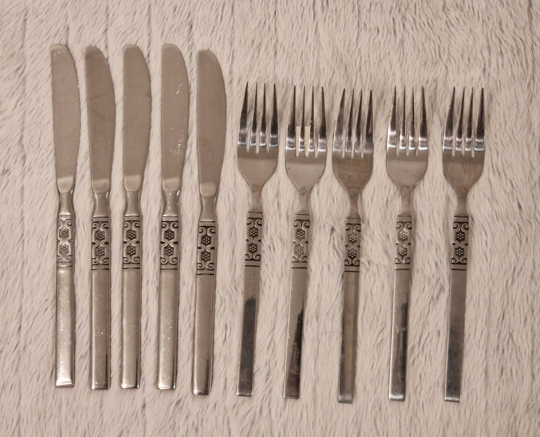 Northland Artistic Stainless Flatware Lot Oneida Knives and Forks Set 10 Pieces