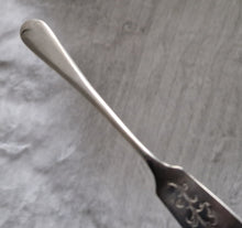 Load image into Gallery viewer, Butter Knife, Vintage Knife, Vintage Silverware, Silverware, Gifts for Women, Mothers Day Gift, Wedding Gift, Birthday Gift, Bridesmaid Gift
