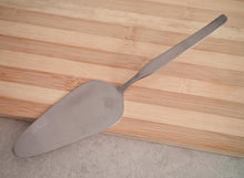 Load image into Gallery viewer, Vintage Stainless Steel Cake Slice Pie Server, Viners International , 25.5cm long
