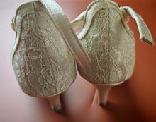Load image into Gallery viewer, Wedding Collection Cream Lace Wedding Shoes – UK Size 5 – Used
