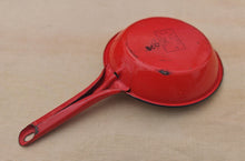 Load image into Gallery viewer, Vintage Red Enamel Saucepan by Glider – 17.5cm Diameter – Retro Kitchen Cookware
