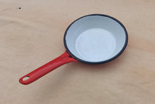 Load image into Gallery viewer, Vintage Red Enamel Saucepan by Glider – 17.5cm Diameter – Retro Kitchen Cookware
