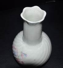 Load image into Gallery viewer, Aynsley Fine English Bone China &quot;Little Sweetheart&quot; Long Neck Small Vase 13cm
