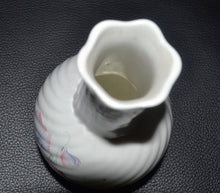 Load image into Gallery viewer, Aynsley Fine English Bone China &quot;Little Sweetheart&quot; Long Neck Small Vase 13cm
