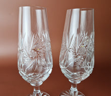Load image into Gallery viewer, A set of 2 heavy crystal glasses. Wine glasses / champagne glasses
