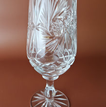 Load image into Gallery viewer, A set of 2 heavy crystal glasses. Wine glasses / champagne glasses
