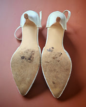 Load image into Gallery viewer, Wedding Collection Cream Lace Wedding Shoes – UK Size 5 – Used
