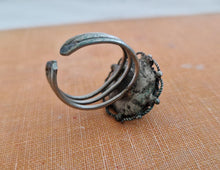 Load image into Gallery viewer, Vintage Southwestern Turquoise Stone Ring On Metal Setting
