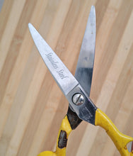 Load image into Gallery viewer, Vintage Kumfi Kut Pinking Shear Scissors - 18 cm - Yellow Handle, Stainless Steel
