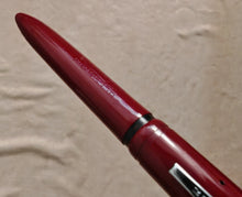 Load image into Gallery viewer, Vintage Platignum Fountain Pen , Burgundy Red , 13.5cm , Used , No Ink
