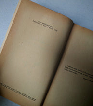 Load image into Gallery viewer, An Outline of the Universe Vol. 1 by J. G. Crowther 1938 Pelican Books Edition
