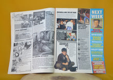 Load image into Gallery viewer, VINTAGE LOOKIN MAGAZINE/COMIC 25th February 1989 No #9 - Tv’s Top Dog
