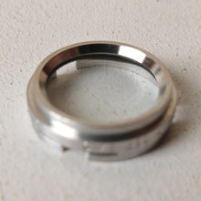 Load image into Gallery viewer, Kodisk Close-Up Lens +1 No. 255 Vintage Lens with Original Box &amp; Manual
