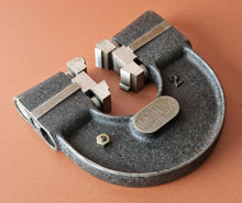 Load image into Gallery viewer, Matrix 3/8" x 32 W Form BSI MED Adjustable Thread Caliper Gauge In Case 2/17G 2
