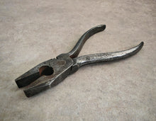 Load image into Gallery viewer, Vintage 15cm Combination Pliers , Wire Cutter &amp; Gripping Tool , Steel Used Tool
