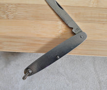 Load image into Gallery viewer, Vintage Single Blade Folding Pocket Knife Stainless Steel Lark Brand China
