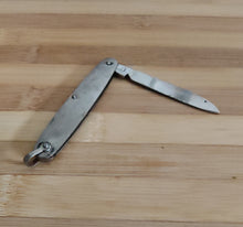Load image into Gallery viewer, Vintage Single Blade Folding Pocket Knife Stainless Steel Lark Brand China

