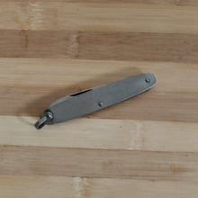 Load image into Gallery viewer, Vintage Single Blade Folding Pocket Knife Stainless Steel Lark Brand China
