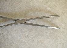 Load image into Gallery viewer, Vintage 26cm Stainless Steel Medical Artery Forceps / Clamp / Surgical Tool
