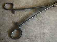 Load image into Gallery viewer, Vintage 26cm Stainless Steel Medical Artery Forceps / Clamp / Surgical Tool
