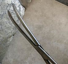 Load image into Gallery viewer, Vintage 26cm Stainless Steel Medical Artery Forceps / Clamp / Surgical Tool
