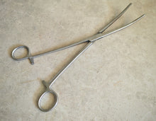 Load image into Gallery viewer, Vintage 26cm Stainless Steel Medical Artery Forceps / Clamp / Surgical Tool
