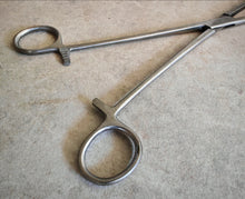 Load image into Gallery viewer, Vintage 26cm Stainless Steel Medical Artery Forceps / Clamp / Surgical Tool
