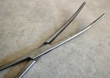 Load image into Gallery viewer, Vintage 26cm Stainless Steel Medical Artery Forceps / Clamp / Surgical Tool
