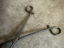 Load image into Gallery viewer, Vintage 26cm Stainless Steel Medical Artery Forceps / Clamp / Surgical Tool
