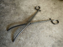 Load image into Gallery viewer, Vintage 26cm Stainless Steel Medical Artery Forceps / Clamp / Surgical Tool

