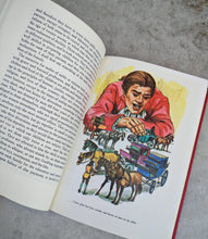 Load image into Gallery viewer, Vintage 1977 Gulliver’s Travels by Jonathan Swift - Illustrated by Derick Bowen - Purnell Hardcover
