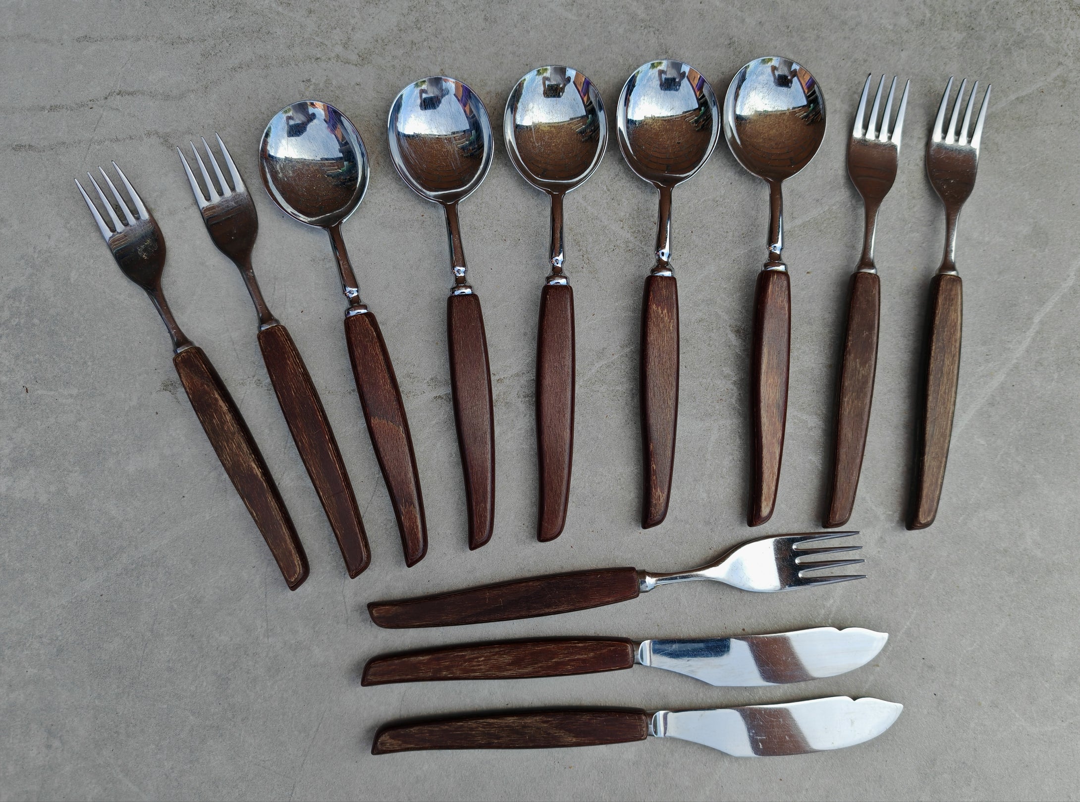 Vintage Wooden Handle Cutlery Set – 12 Piece Flatware – Mid-Century Rustic Tableware – Retro Dining Utensils – Stainless Steel & Wood
