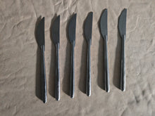 Load image into Gallery viewer, Set of 6 Guy Degrenne Stainless Steel Dinner Knives – 22.5cm – Modern Minimalist – Used
