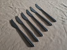 Load image into Gallery viewer, Set of 6 Guy Degrenne Stainless Steel Dinner Knives – 22.5cm – Modern Minimalist – Used
