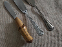 Load image into Gallery viewer, Vintage Mixed Butter Spreader Knives – Set of 3 – Used – 12–12.5cm
