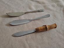 Load image into Gallery viewer, Vintage Mixed Butter Spreader Knives – Set of 3 – Used – 12–12.5cm
