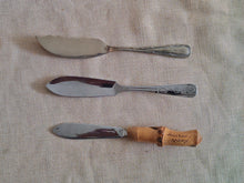 Load image into Gallery viewer, Vintage Mixed Butter Spreader Knives – Set of 3 – Used – 12–12.5cm

