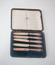 Load image into Gallery viewer, Vintage Walker &amp; Hall Sheffield Silver Plate Knife Set Boxed 5 Knives (1 Missing) 18cm
