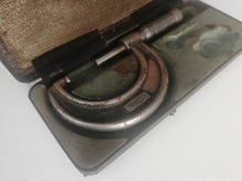 Load image into Gallery viewer, JT Slocomb Co 1"-2" Micrometer Gauge Vintage Precision Measuring Tool w/ Case
